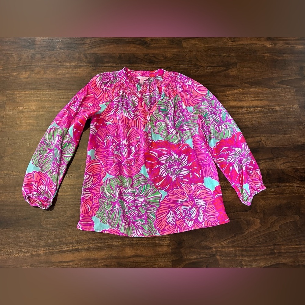 Lilly Pulitzer Elsa Silk Top 
Worth It Floral Print 
Size Small